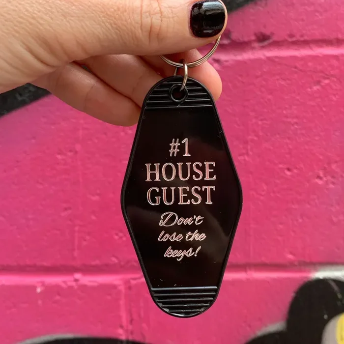 1 House Guest Don‘t Lose the Keys Motel Style Keychain