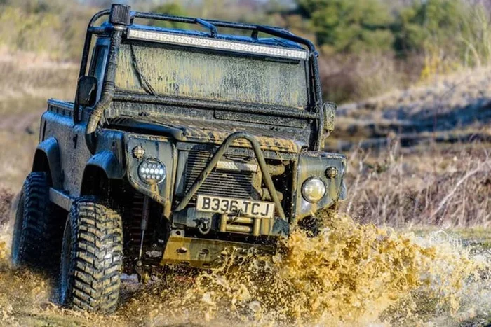 4×4 Off-Road ‘Mad Max’ Driving Experience – Land Rover Defender – 3 Locations – 20 Minutes – Car Chase Heroes – Perfect Father’s Day Gift