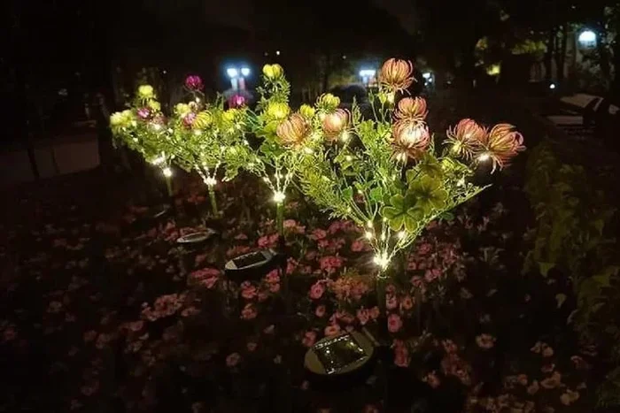 42LED Solar Camellia Garden Light – Weatherproof Outdoor LED Stake