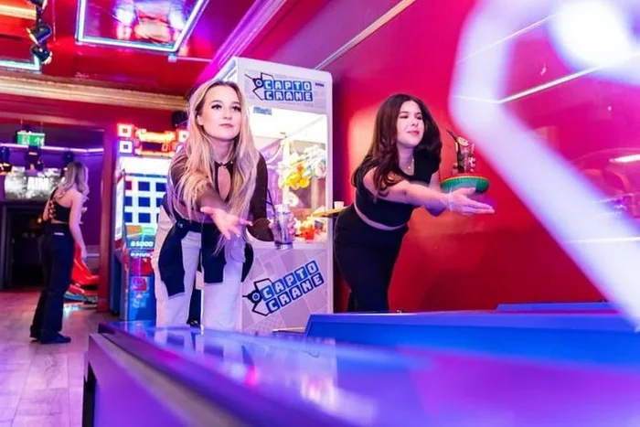 90-Minute Shuffleboard Game for Up to 6 at Carousel Lincoln – Classic Fun with a Modern Twist, Valid Sun–Thu, Giftable Experience