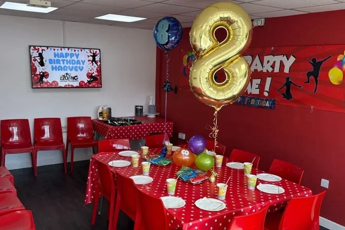 a345 for a a390 Kids’ Party Deposit Voucher – Boing Zone Trampoline & Inflatable Park, Stourbridge (Up to 30 Children, 1.5hr Private Session)