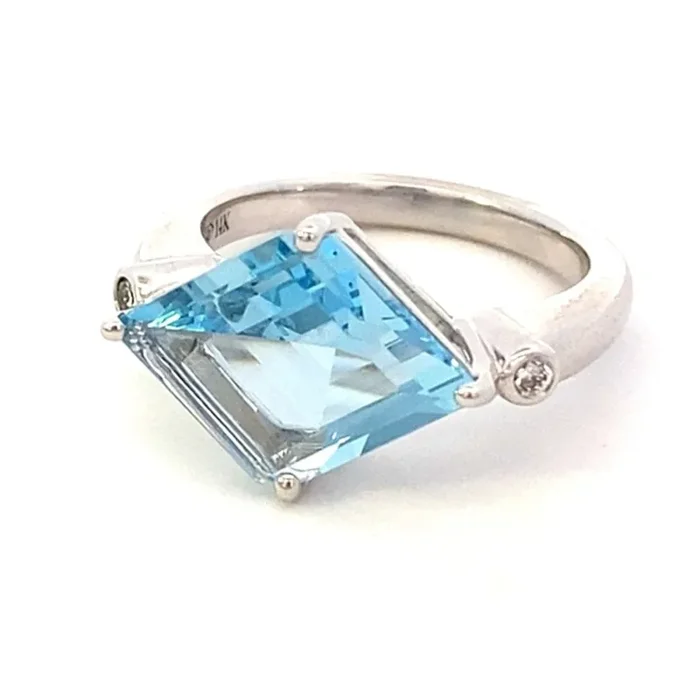 Aquamarine Set East-West with Diamond Sides 14kt White Gold – Rego