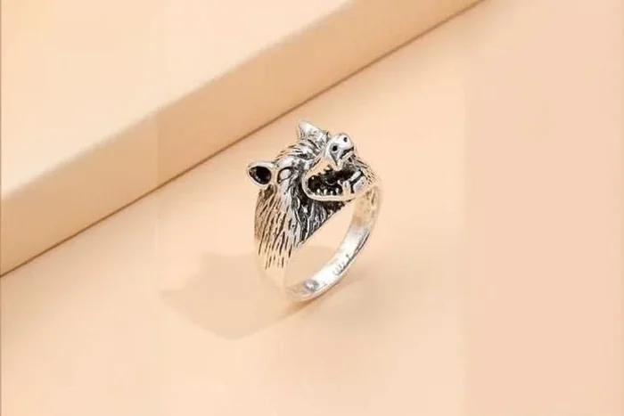 Captivating Silver-Tone Wolf Head Ring