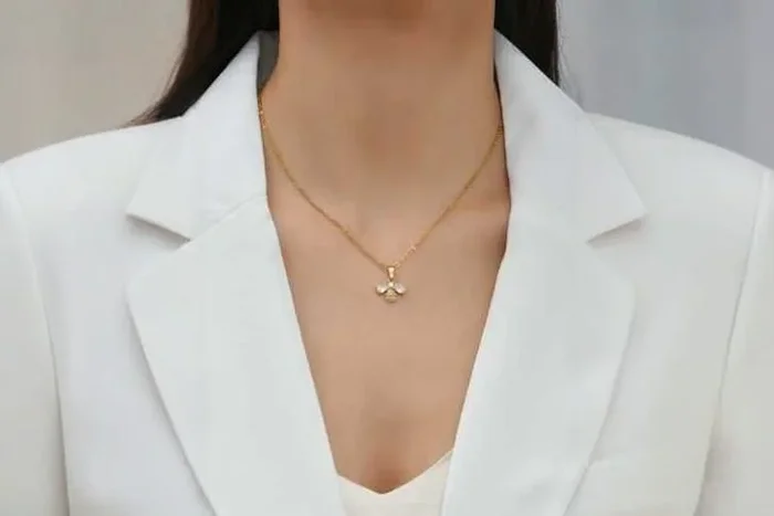 Charming Bee Zircon Crystal Gold Necklace