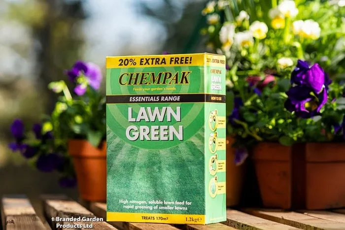 Chempak Lawn Green High-Nitrogen Soluble Lawn Feed 750g