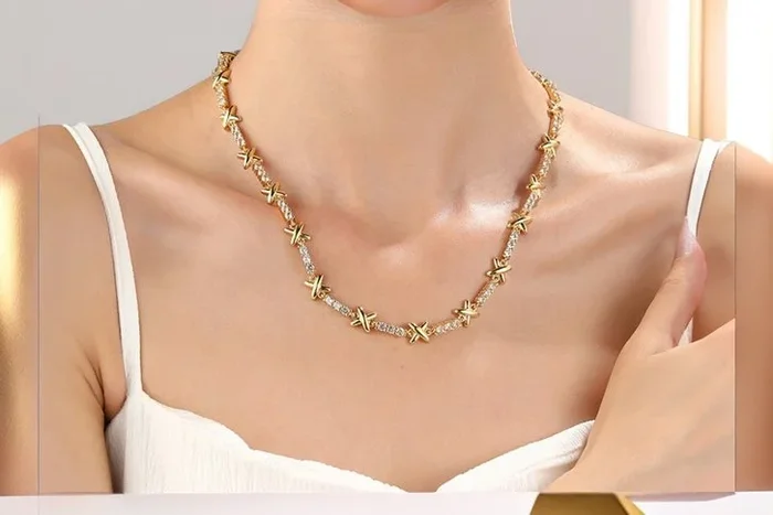 Chic Gemma Gold Cross Necklace