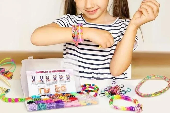 Colourful Rubber Loom Bands Multi-Piece DIY Bracelet Making Set – 2500 Bands, Charms & Organiser