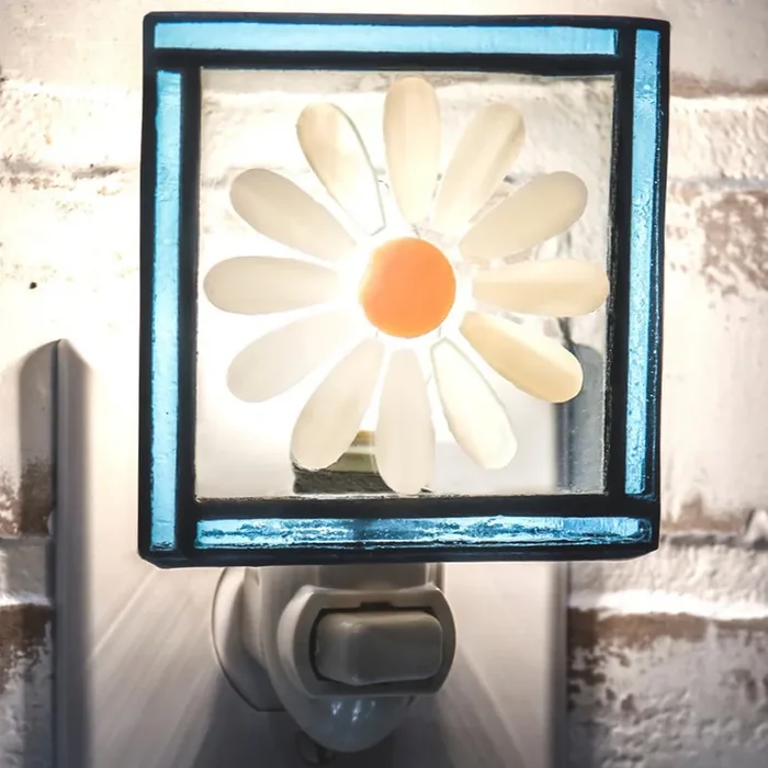 Daisy Nightlight with Blue Trim