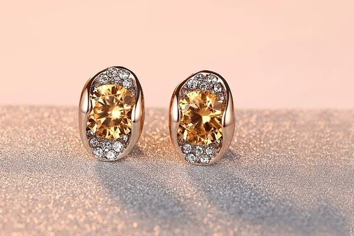Elegant Rose Gold-Plated Stud Earrings – Crystal Splendor