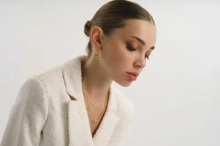 Elk & Bloom Elegant 14K Gold Safety Pin Choker Necklace