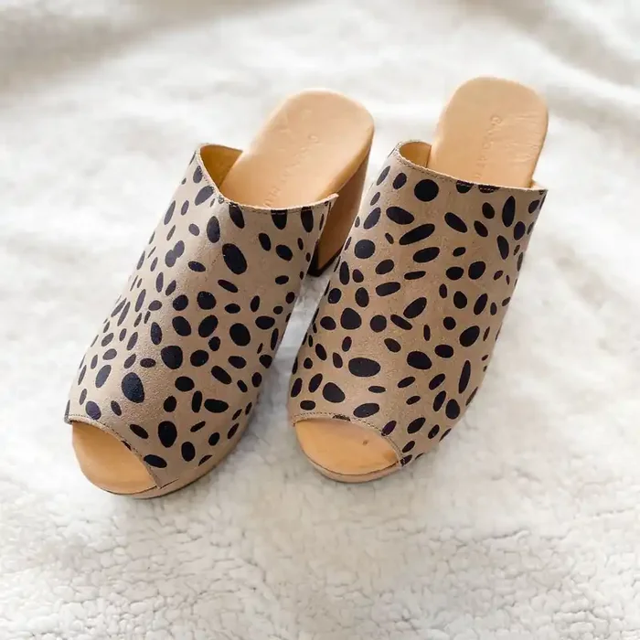 Garnnet Tan Leopard Suede