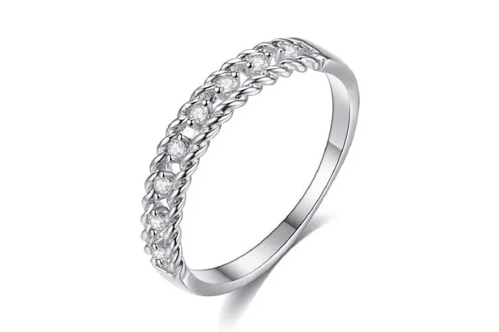 Gorgeous Twisted Crystal Ring