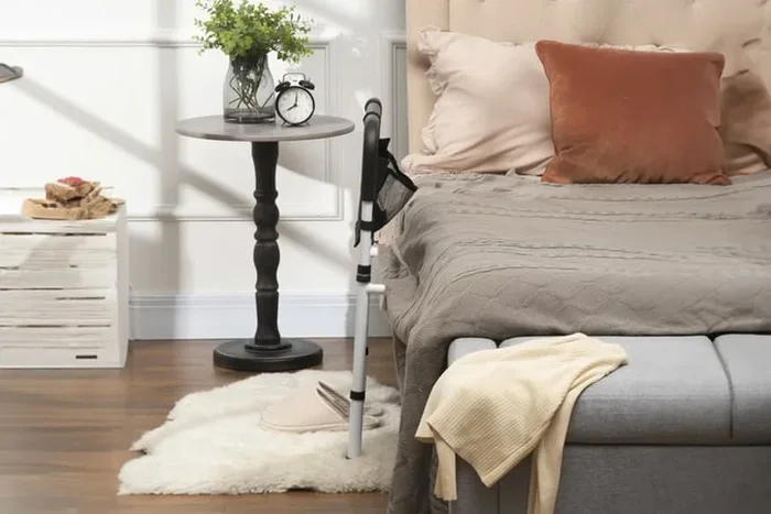 HOMCOM Adjustable Safety Bed Rail with Handy Storage Pocket