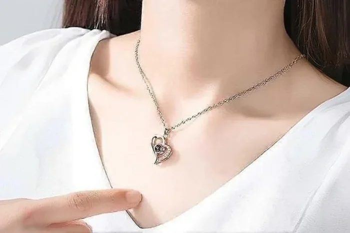 Hypoallergenic Rose Gold Love Memory Projection Pendant Necklace – Adjustable Chain, 100 Languages, Personalised Gift