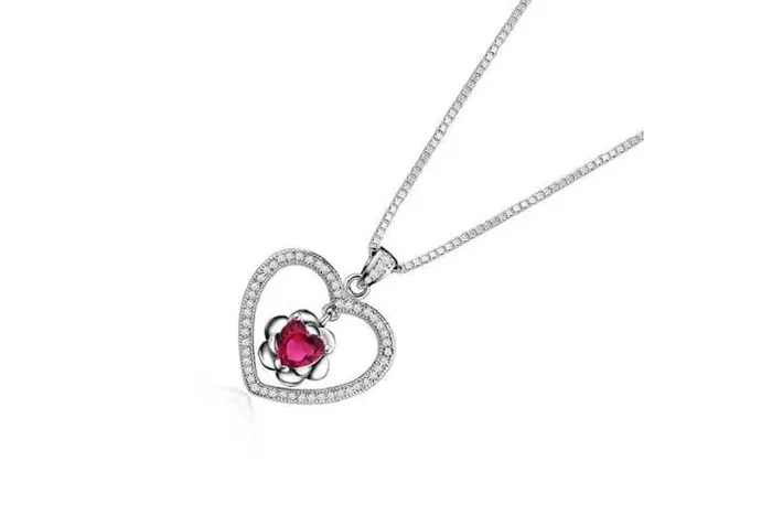 Radiant Red Heart Crystal Necklace – Enchanting Elegance
