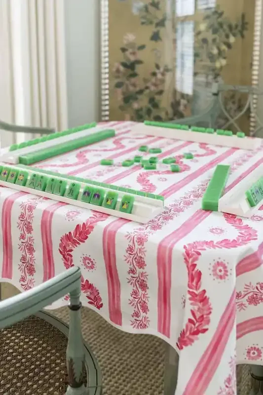 Scalloped Square Table Topper Boxwood Garden Rose – Fenwick Fields