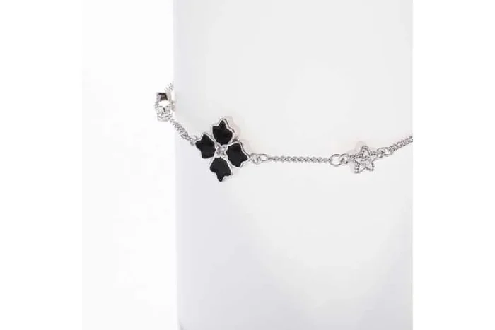 Sterling Silver Blossom Clover Bracelet with White Gold Plating – Black Apotie Cléo Motif