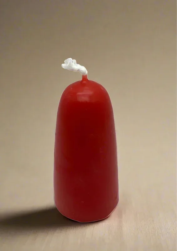 Stubby beeswax red candle (OL)