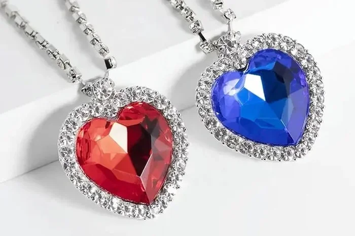 Stunning Women’s Heart of The Ocean Necklace – Choose Red or Blue!