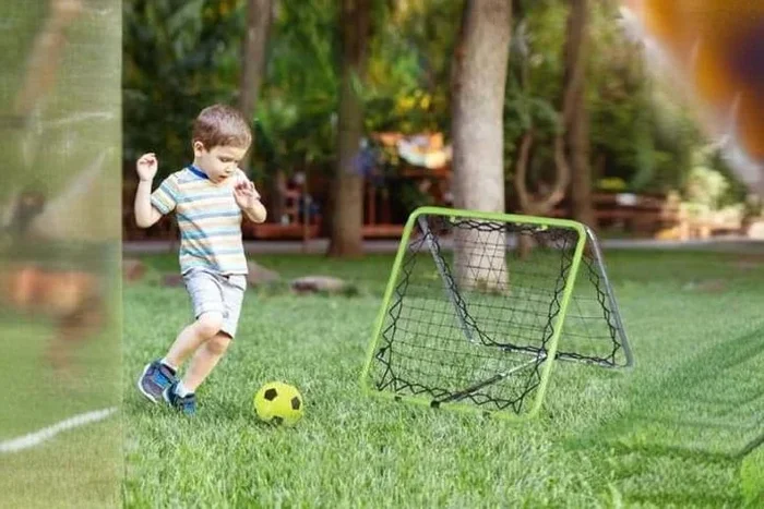 Versatile Adjustable Sports Rebounder for Outdoor Family Games & Multi-Sport Training