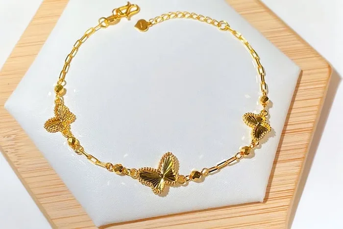 Women’s Exquisite Gold Butterfly Charm Bracelet